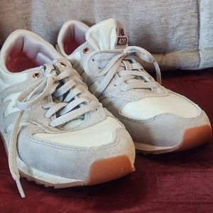 New Balance sneaks
